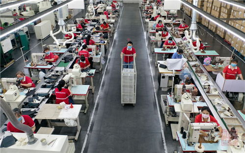 縫紉機聲轟鳴下的成都鞋廠 加足馬力趕訂單的背后